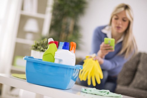 Carpet cleaning equipment and deep extraction method